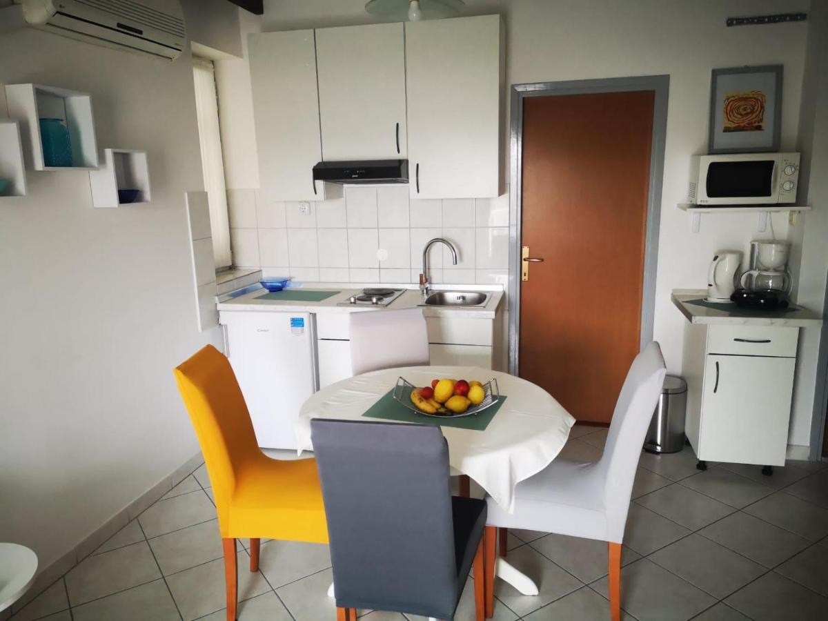 Apartments Suri Vodice Eksteriør billede